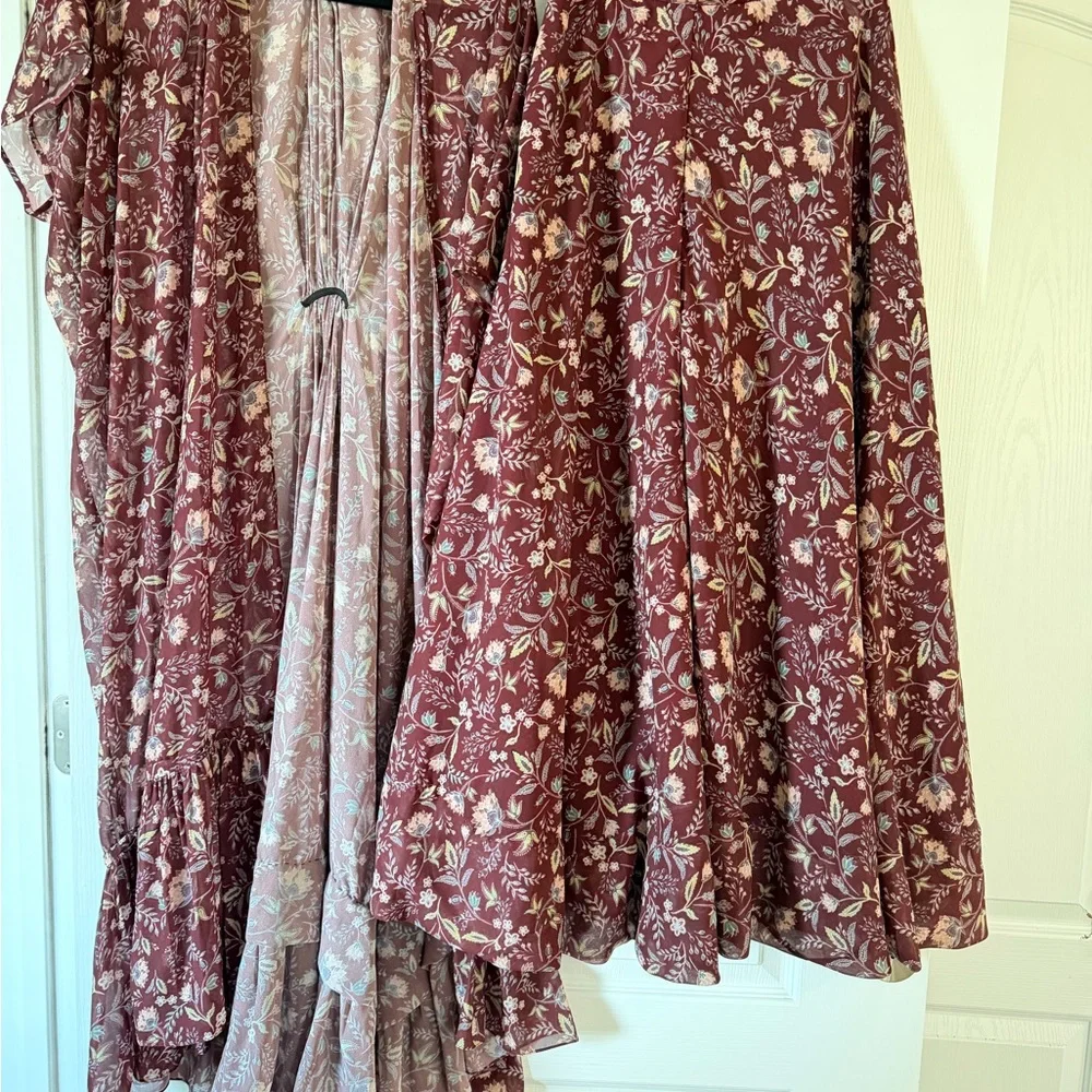 Ria Shah Label maroon floral printed cape set - Picture 4 of 9